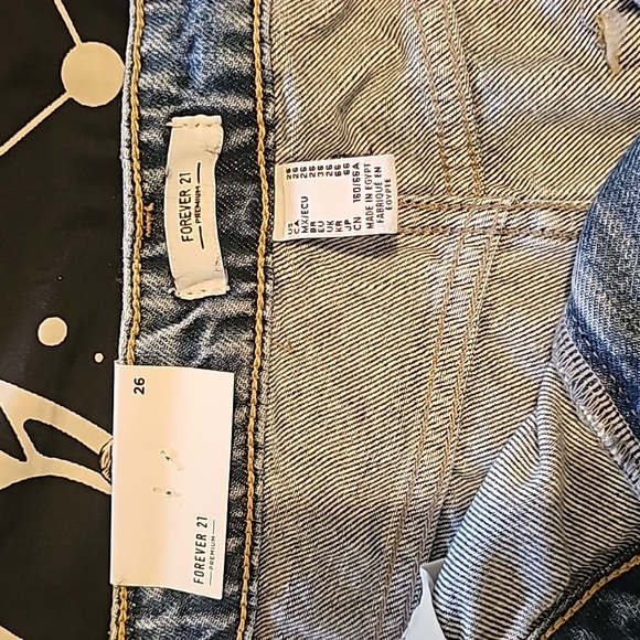 Short Jeans - Picture 3 of 3